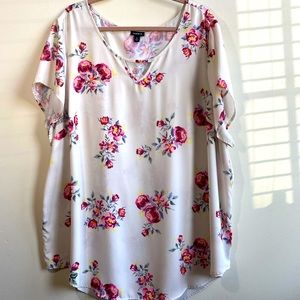 Torrid size 4 white shirt sleeved blouse